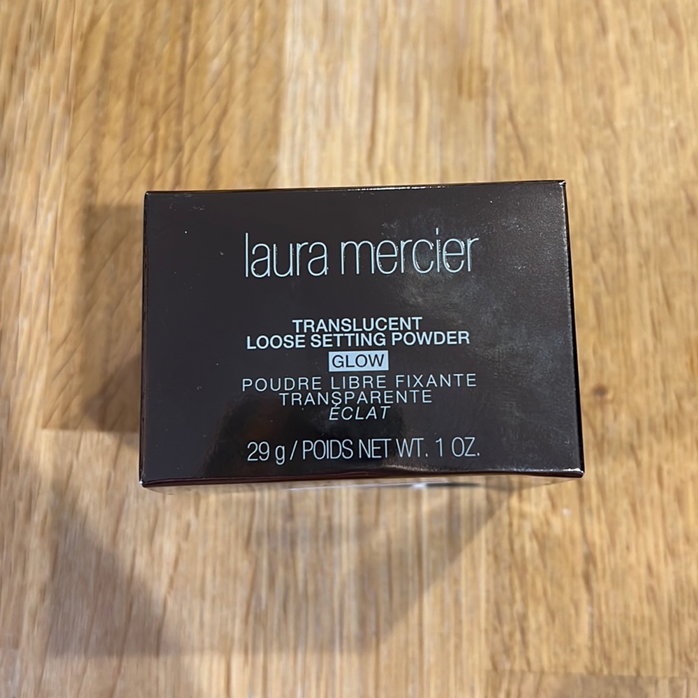 Laura Mercier Translucent Loose Setting Powder Glow in Medium Deep